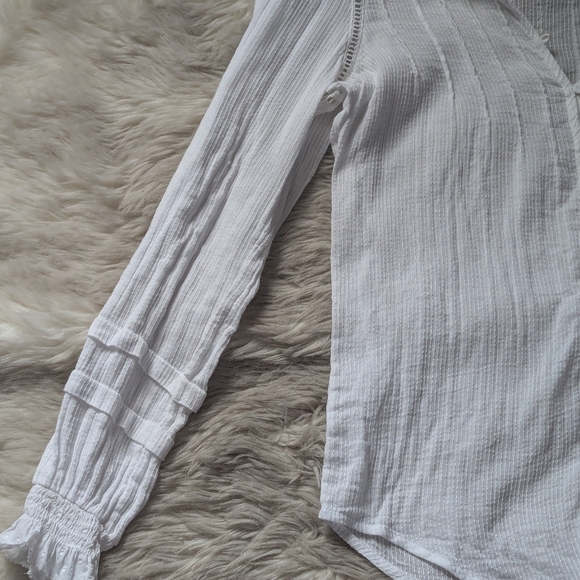 EUC Faherty Willa Top in White - Picture 6 of 16